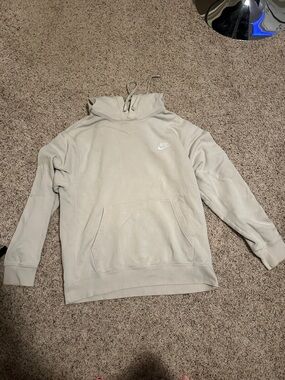 Nike Men's Crewneck Pullover Hoodie in Light Gray